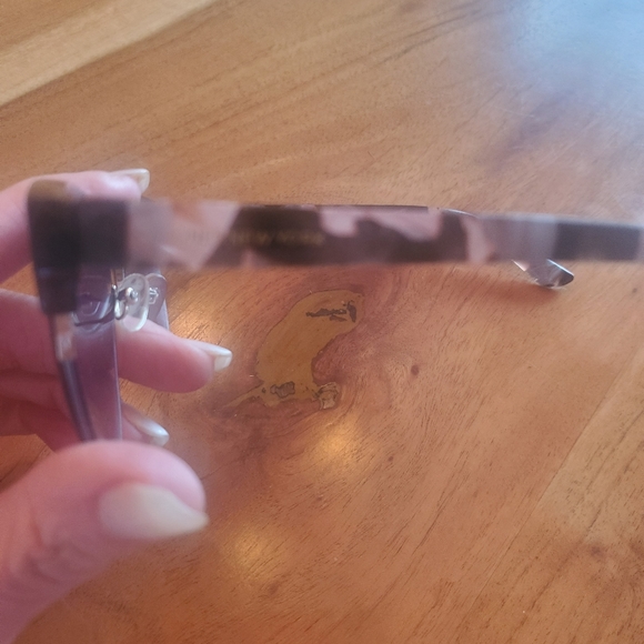 Sun glasses - Picture 2 of 2